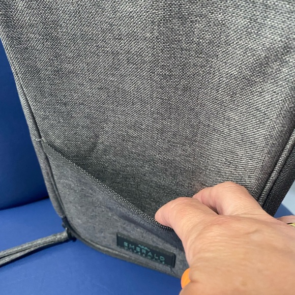 New Emerald Waterways travel documents zip-around organizer - Picture 10 of 15